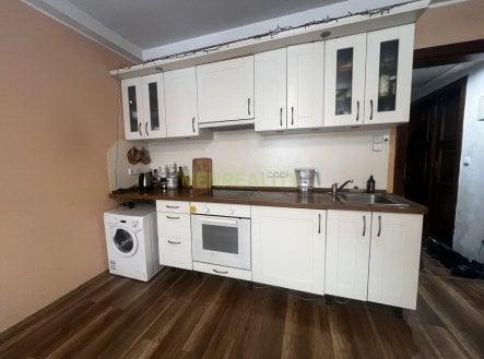 Prodej bytu 1kk, v cihlovém domě na skvělé adrese - ulice Písecká, Praha 2 - Vinohrady.